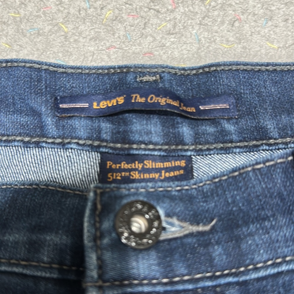 Levi’s the original jeans perfectly slimming 512 skinny jeans. Size 8. - Picture 6 of 7